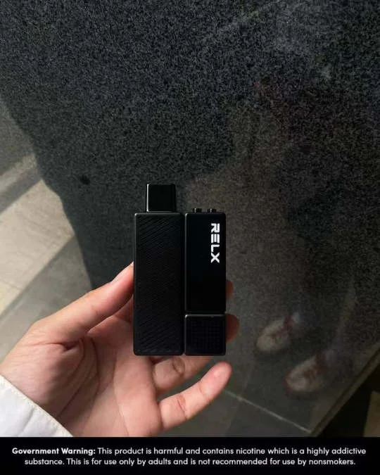 台灣正妹用戶分享：RELX Creator 悅刻積木 22000口拋棄式主機使用心得與高質感外觀拍照